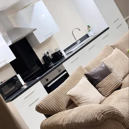 Luxury 2 Bedroom In Centre - Free Parking Apartment