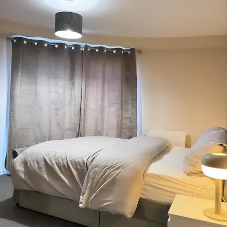 Luxury 2 Bedroom In Centre - Free Parking *