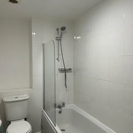 Cosy 2 Bedroom With Parking By Cloud Appartement Manchester