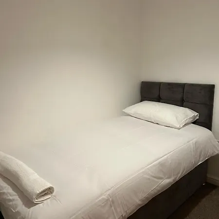 Cosy 2 Bedroom With Parking By Cloud Mánchester