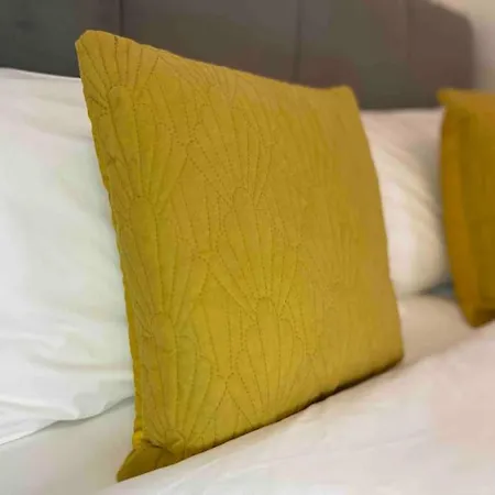 Free Parking - Near Coop Live, Etihad - Comfy 3-bed House In Semesterbostad