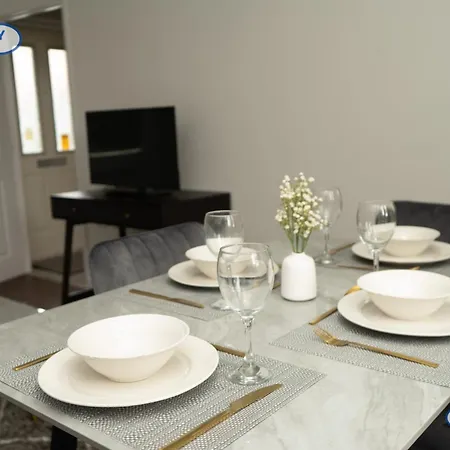 Lovely 3 Bed For Contractors, Families, Groups - Gated Parking מנצ'סטר