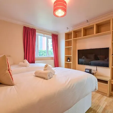 Bespoke Salford Quays - Garden, Wifi And Parking