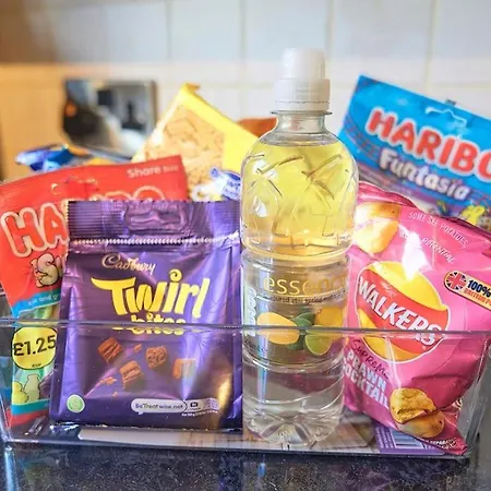 Bespoke Salford Quays - Garden, Wifi And Parking *