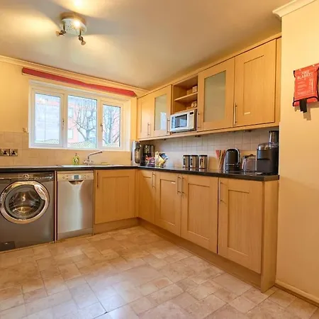 Bespoke Salford Quays - Garden, Wifi And Parking *