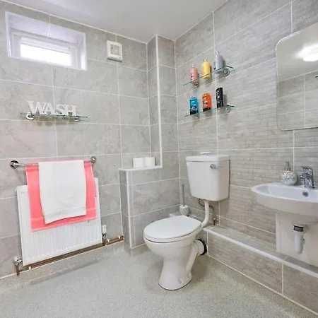 Bespoke Salford Quays - Garden, Wifi And Parking *