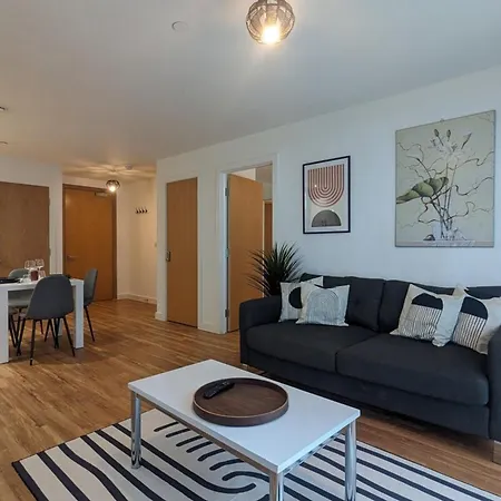 Luxurious 2-bed Haven With Balcony & Free Parking *