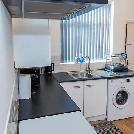 Apartment Stylish 2 Bed House 7mins To City Center