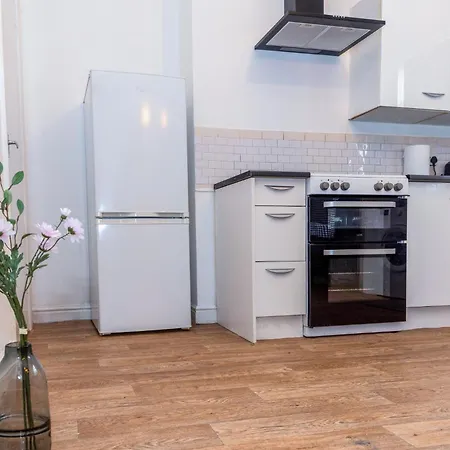 דירה Stylish 2 Bed House 7mins To Center