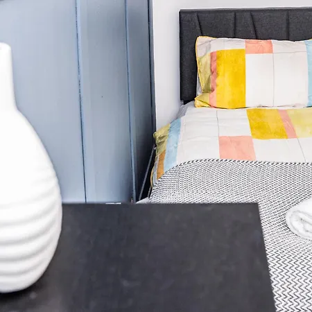 Stylish 2 Bed House 7mins To Center דירה מנצ'סטר