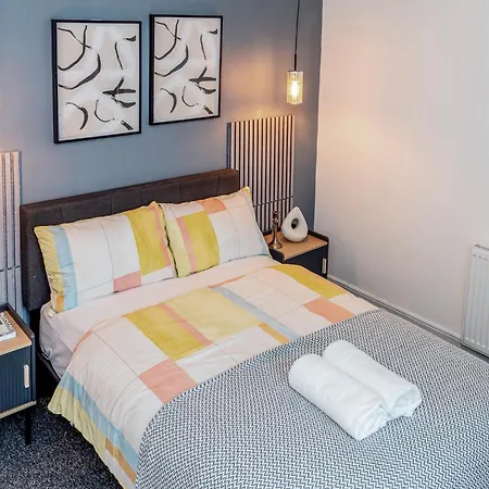 דירה Stylish 2 Bed House 7mins To Center *