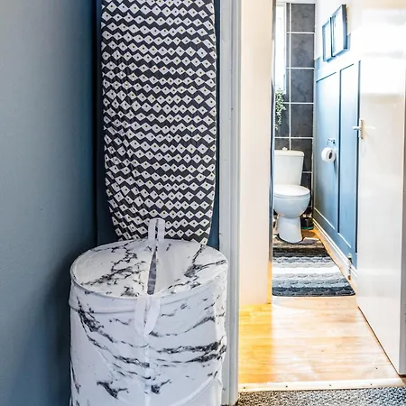Stylish 2 Bed House 7mins To City Center 아파트