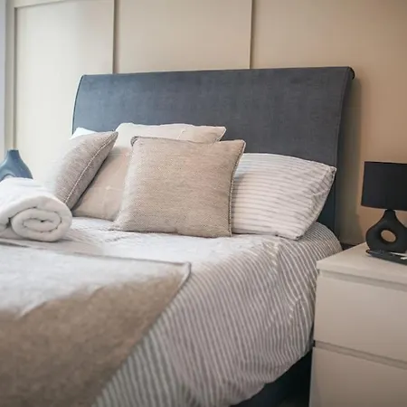 Apartment Stunning Centre , Sleeps 3, Balcony, Smart Tvs Manchester