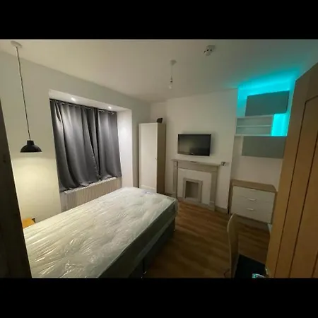 Ubytování v soukromí Luxury En-suite For Single Professional