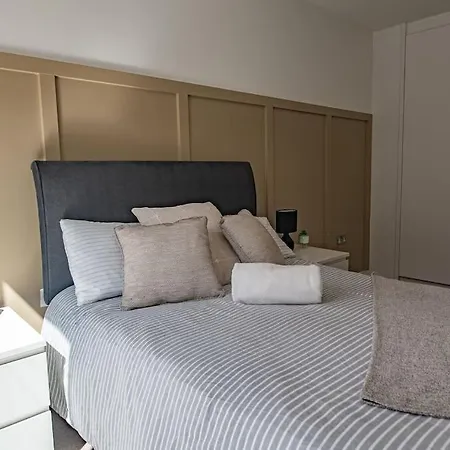 Lejlighed Stunning Centre , Sleeps 3, Balcony, Smart Tvs