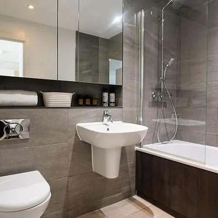 Stunning Centre , Sleeps 3, Balcony, Smart Tvs Manchester