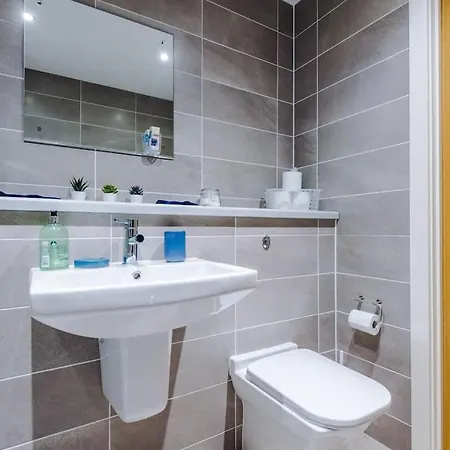 Stylish Media Studio, Sleeps 3, Darts Board, Smart Tv, Long Term Disc Apartmán *