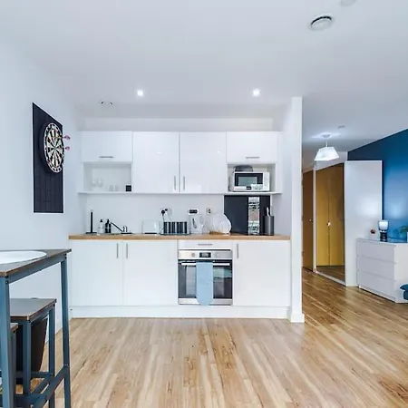 Stylish Media Studio, Sleeps 3, Darts Board, Smart Tv, Long Term Disc Apartmán Manchester