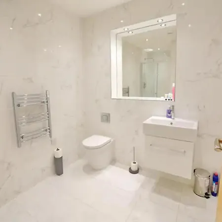 Pass The Keys Superking Bed Penthouse Perfect For Couples