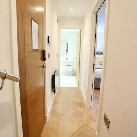 Pass The Keys Superking Bed Penthouse Perfect For Couples * Manchester