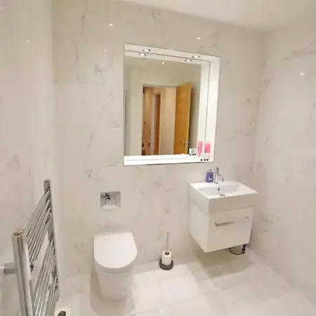 Pass The Keys Superking Bed Penthouse Perfect For Couples 曼彻斯特