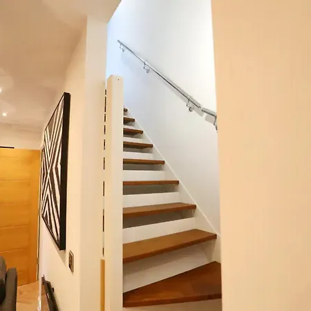 Pass The Keys Superking Bed Penthouse Perfect For Couples Apartment