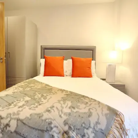 Pass The Keys 3 Bed Flat 8 Min Walk To Centre 公寓 *