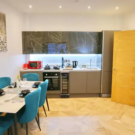 شقة Cosy Retreat - Steps From Spinningfields - Pass The Keys *