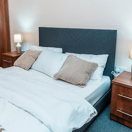 Entire 2 Bedroom And 2 Bathroom In -free Underground Parking * マンチェスター