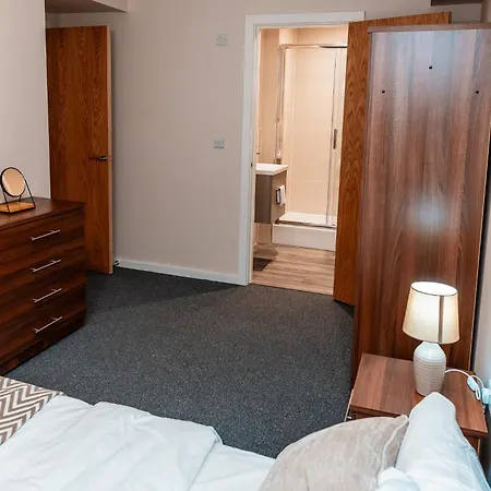 Entire 2 Bedroom And 2 Bathroom In -free Underground Parking アパート *