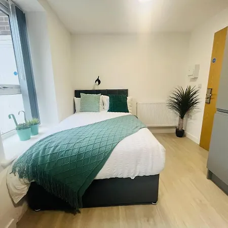 Modern Minimalist Studio In Stretford *