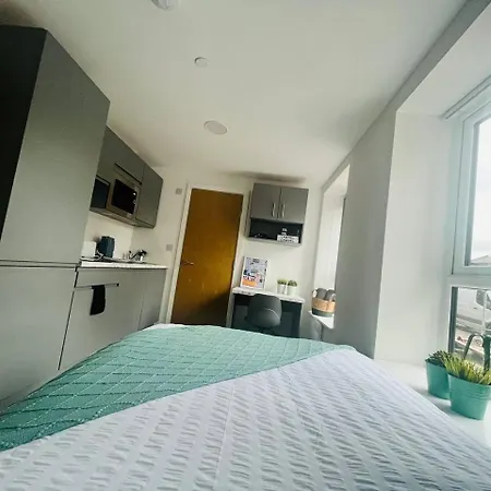 Modern Minimalist Studio In Stretford