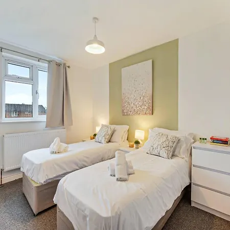 Semesterbostad Pass The Keys Chic 3-bedroom Retreat By Etihad Stadium And New Coop Live Arena *