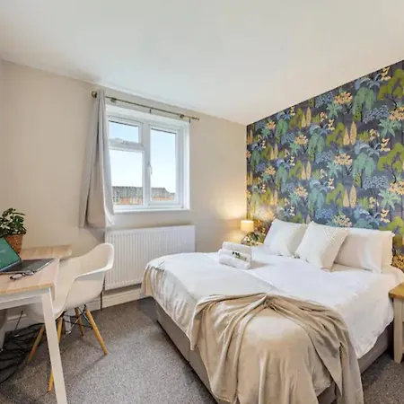 Pass The Keys Chic 3-bedroom Retreat By Etihad Stadium And New Coop Live Arena Holiday home *