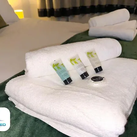 Large House - Relocation - Families Holiday home *