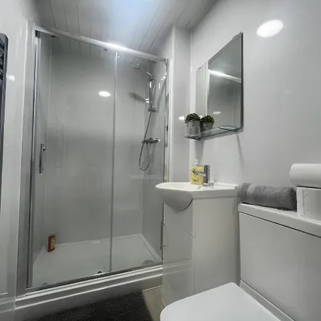 דירה Stretford's Best: Cosy Studio Retreat מנצ'סטר
