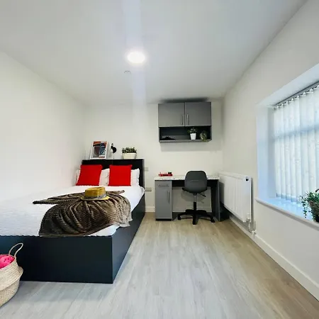 Chic Hideaway: Modern Studio In Stretford *