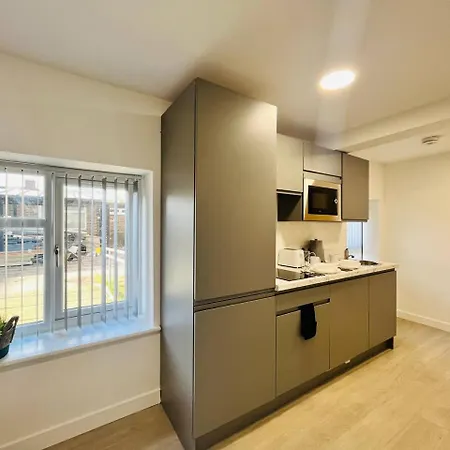 Chic Hideaway: Modern Studio In Stretford