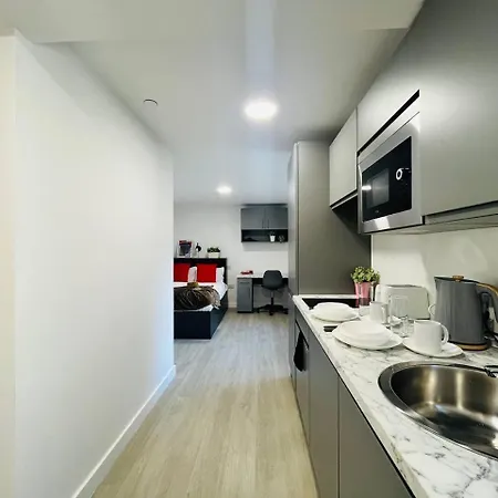 Chic Hideaway: Modern Studio In Stretford