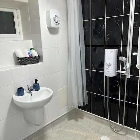 Дом отдыха Salford 2-bed - Near Uni & Mcr Centre Манчестер