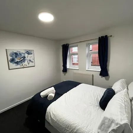Salford 2-bed - Near Uni & Mcr Centre Holiday home *