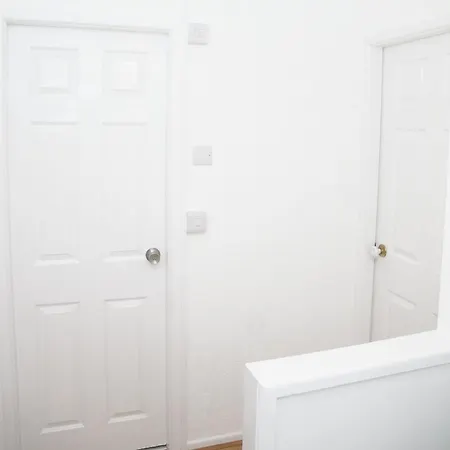 Cosy & Quiet House Close To Etihad And Centre *