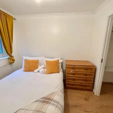 Cosy & Quiet House Close To Etihad And Centre