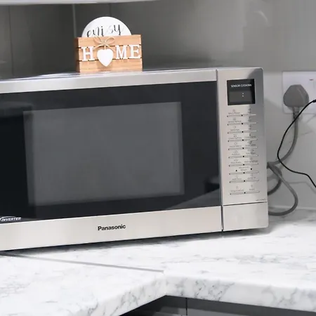 Etihcity - 3 Bedroom Semi - Free Parking Near Etihad Stadium, Tourist Attractions, Centre, Transport And Motorway Links Next To Mcdonald's - Sky N Netflix בית נופש