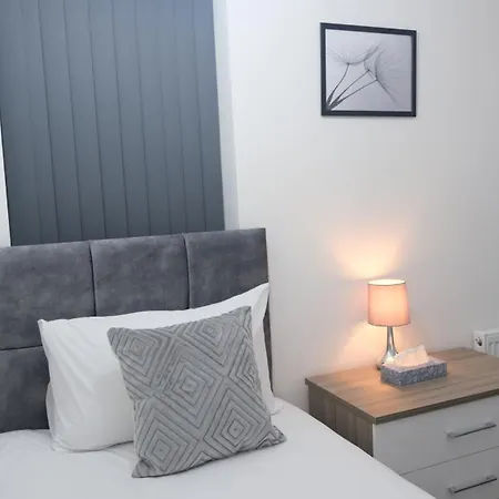 Etihcity - 3 Bedroom Semi - Free Parking Near Etihad Stadium, Tourist Attractions, Centre, Transport And Motorway Links Next To Mcdonald's - Sky N Netflix