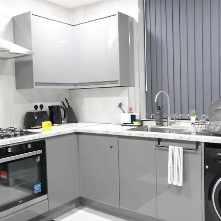 Etihcity - 3 Bedroom Semi - Free Parking Near Etihad Stadium, Tourist Attractions, Centre, Transport And Motorway Links Next To Mcdonald's - Sky N Netflix