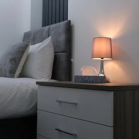 Etihcity - 3 Bedroom Semi - Free Parking Near Etihad Stadium, Tourist Attractions, Centre, Transport And Motorway Links Next To Mcdonald's - Sky N Netflix