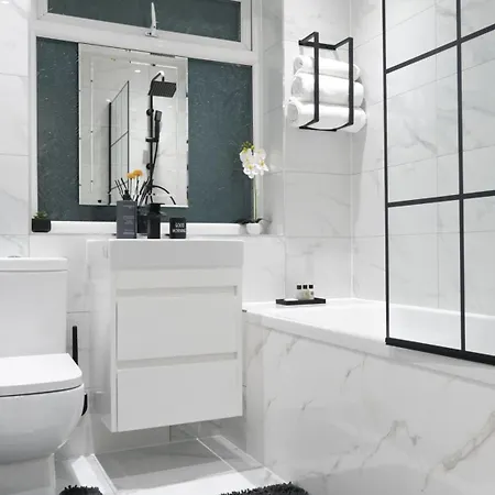 Etihcity - 3 Bedroom Semi - Free Parking Near Etihad Stadium, Tourist Attractions, Centre, Transport And Motorway Links Next To Mcdonald's - Sky N Netflix