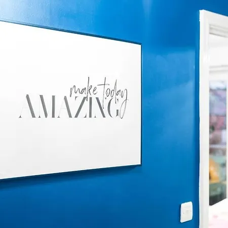1 Night Stays - Stylish 4 Bed House W/garden ✘ Sleeps 9 - Salford ☆ Free Parking → Smart Tvs In Every Bedroom ☆ Free Netflix ✪ 6 Min To Centre, Close To Trafford Centre, Etihad Stadium, Arena, Clubs & More! * Manchester