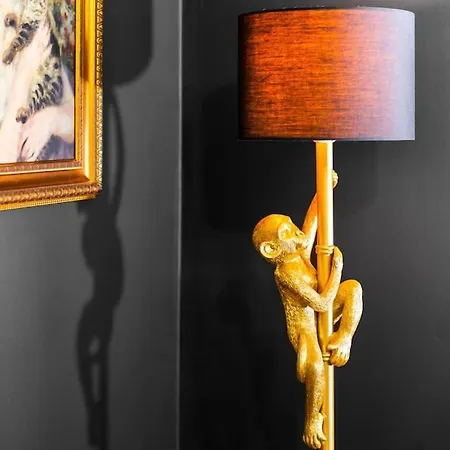 1 Night Stays - Stylish 4 Bed House W/garden ✘ Sleeps 9 - Salford ☆ Free Parking → Smart Tvs In Every Bedroom ☆ Free Netflix ✪ 6 Min To Centre, Close To Trafford Centre, Etihad Stadium, Arena, Clubs & More! Hébergement de vacances